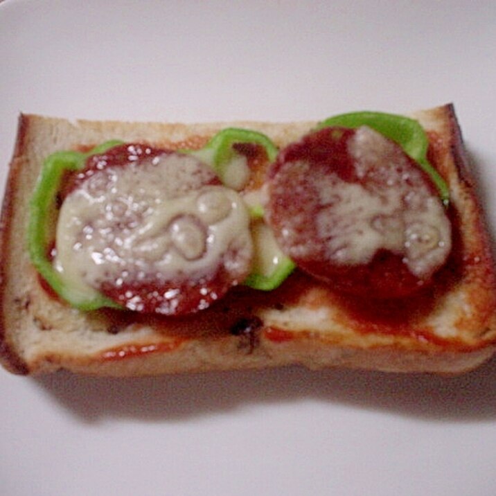 レーズンパンでピザ風トースト レシピ 作り方 By デブネコたん W ノ 楽天レシピ